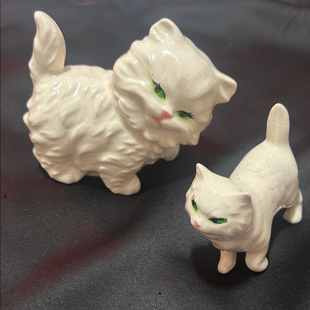 Vintage Decor Ceramic Cat & kitten Figurines - Decorative Pair